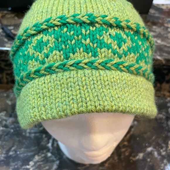 UNISEX Handcrafted knit bucket style stylish toque. Perfect for a guy or girl- - Picture 5 of 7